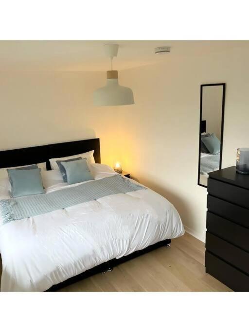 Unique 4 Bed Detached House In East