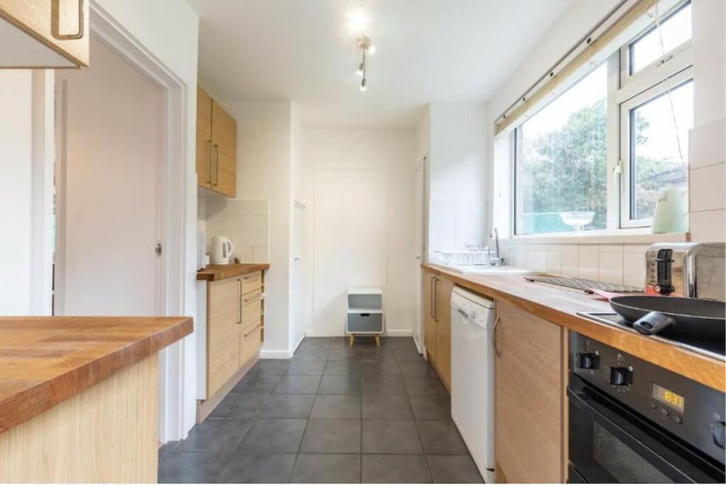 Unique 4 Bed Detached House In East * Londres
