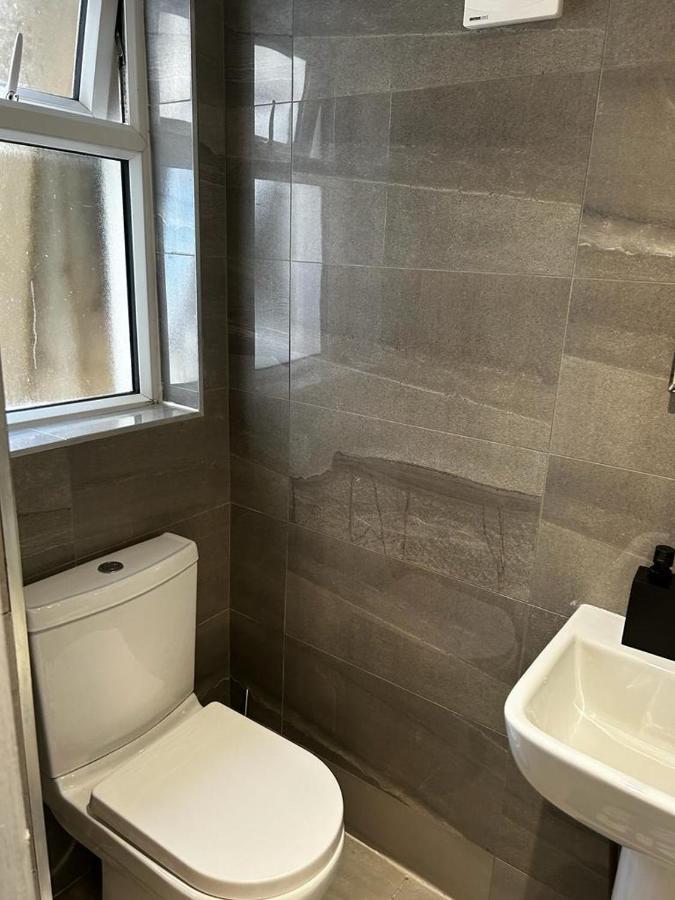 Apartamento Acton 2 Bedroom With Two Bathrooms Londres