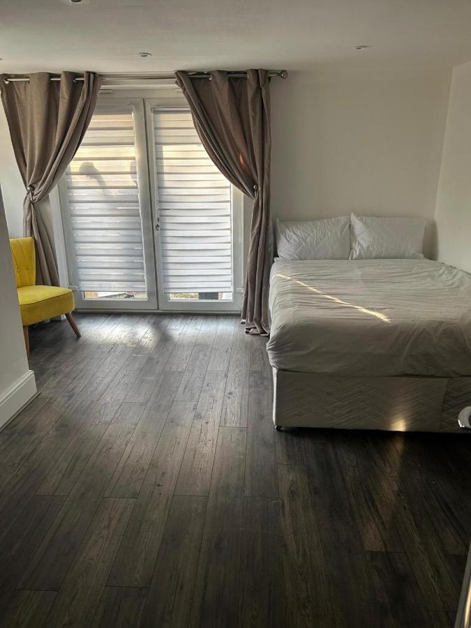 Acton 2 Bedroom With Two Bathrooms *