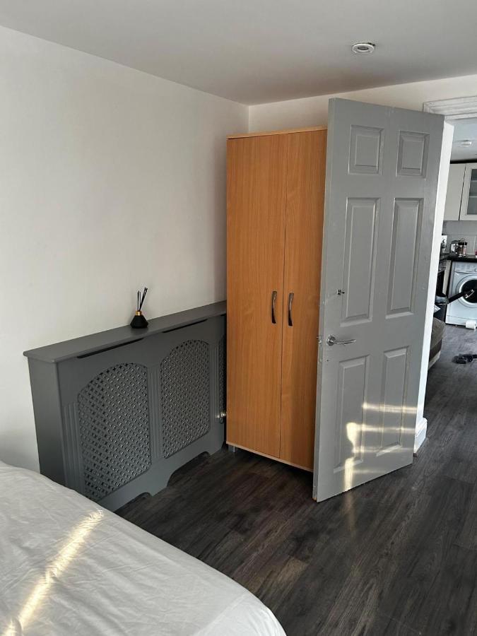 Acton 2 Bedroom With Two Bathrooms * Londres