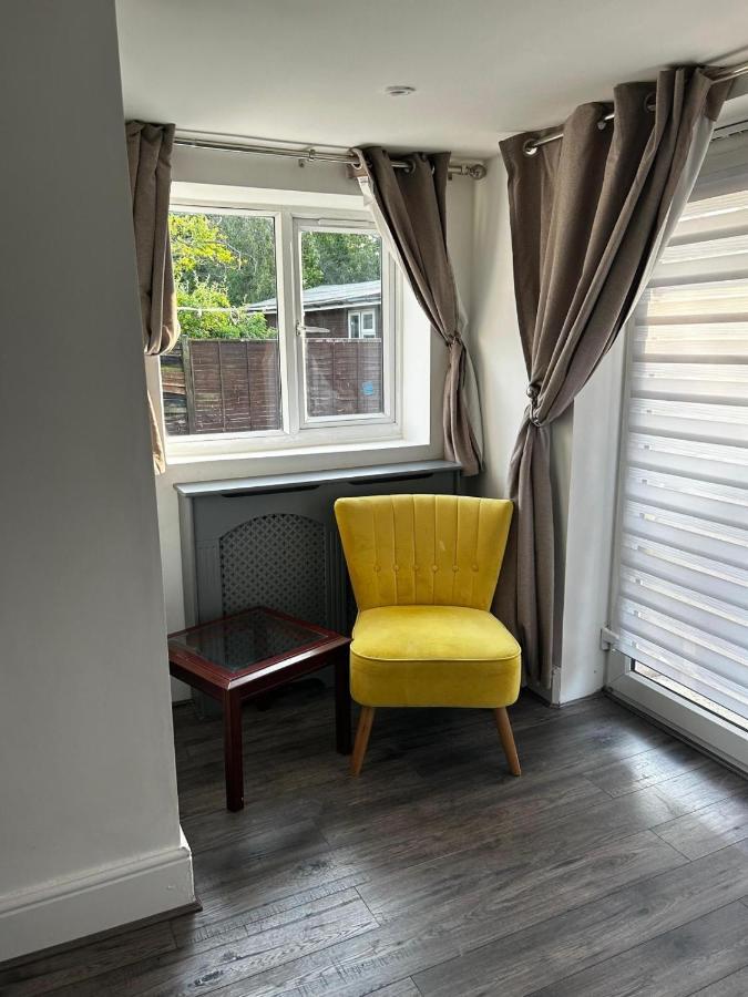Apartamento Acton 2 Bedroom With Two Bathrooms Londres
