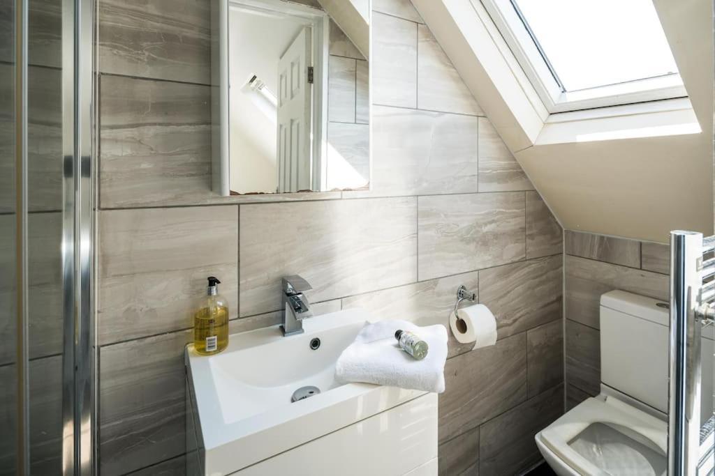 Golders 5 Stars Modern Appartement Londen