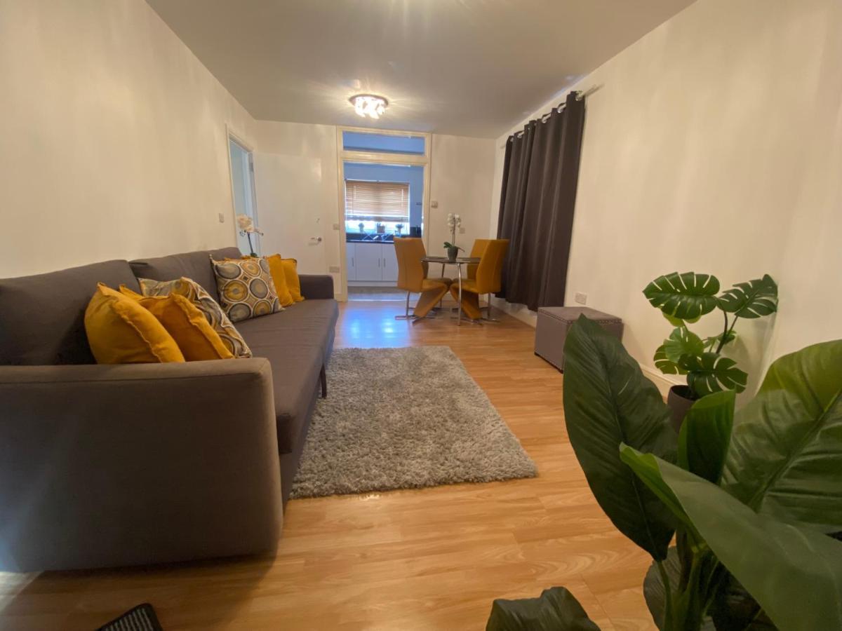 Private House With Free Park For Group Near Wembley Station Ferienhaus *