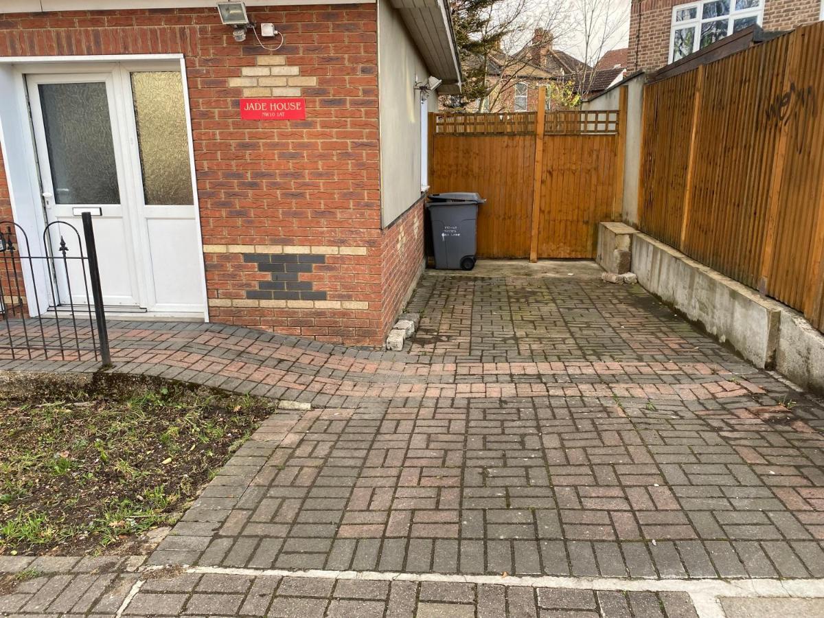 Ferienhaus Private House With Free Park For Group Near Wembley Station *