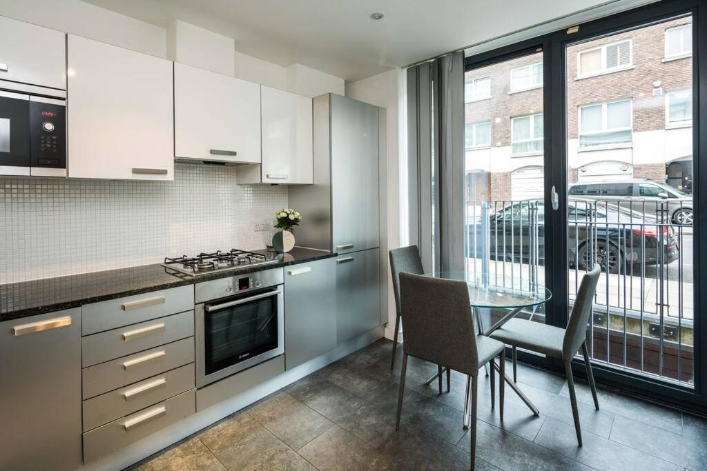 Chic And Spacious Flat Near Bond Street