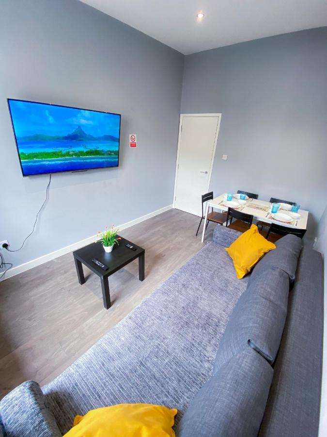 Stylish 1 Bedroom Flat In Wood *