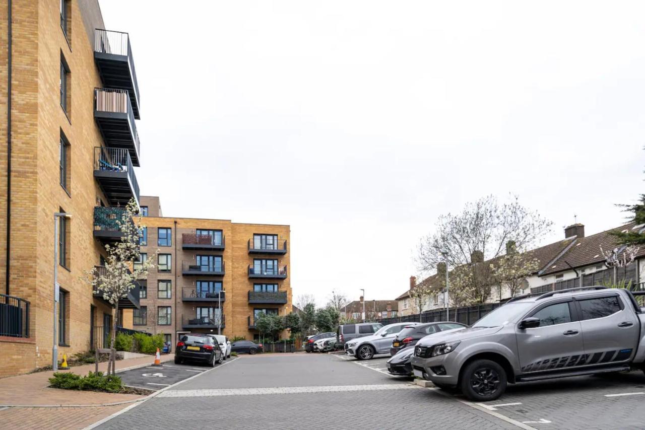 Sunny Luxury Skyline Flat Near Alexandra Palace, Tottenham Stadium & Drumsheds Apartamento Londres