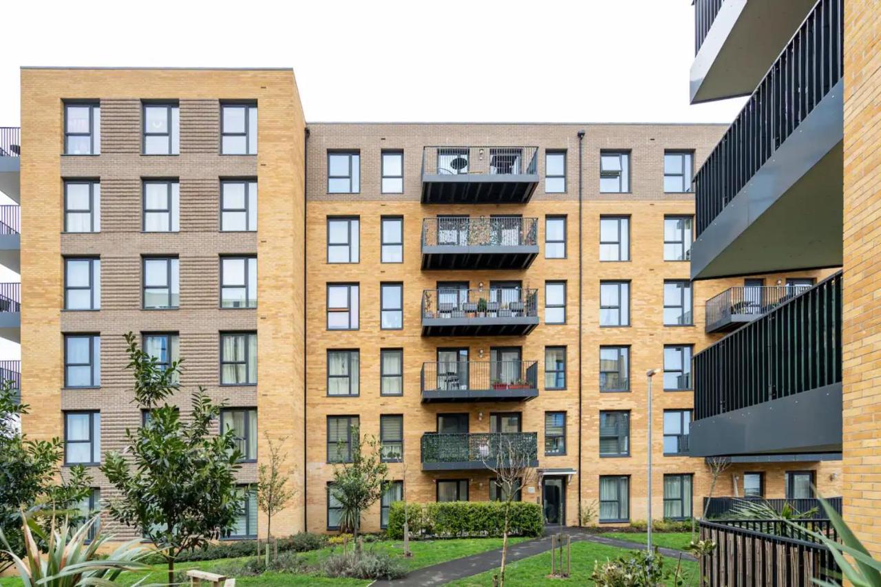 Sunny Luxury Skyline Flat Near Alexandra Palace, Tottenham Stadium & Drumsheds