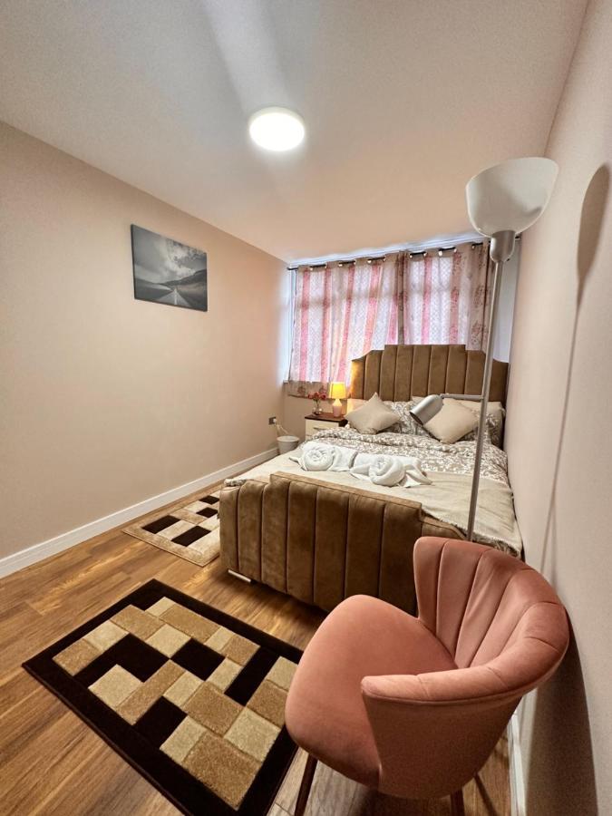 Canary Wharf Single Double And En-suite Guest house *