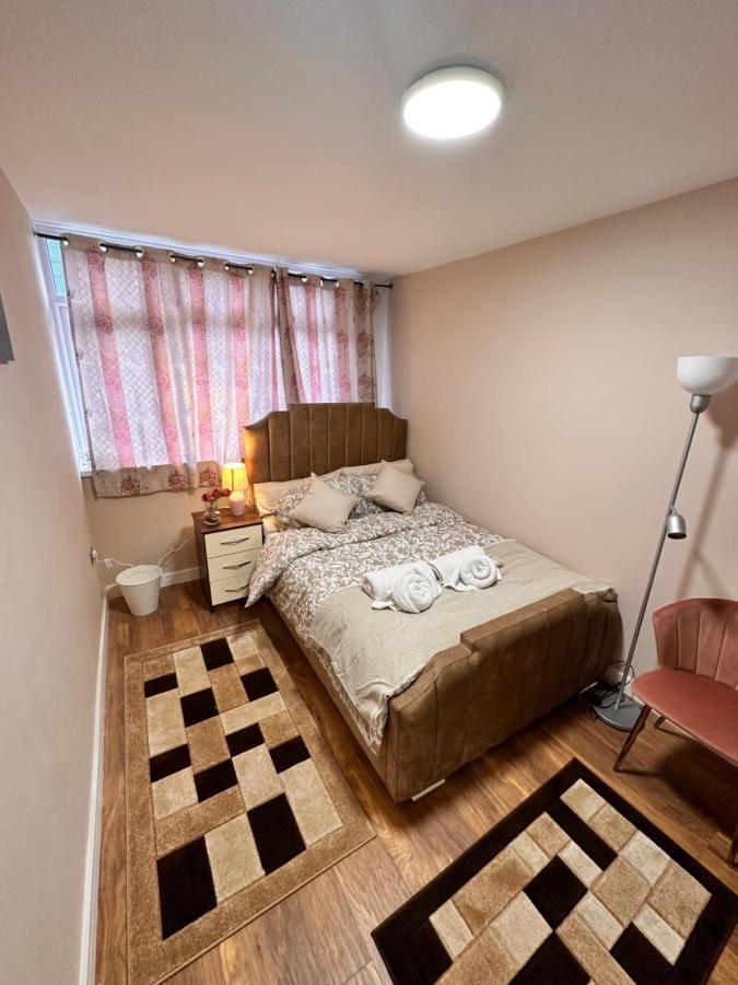 Canary Wharf Single Double And En-suite Guest house London