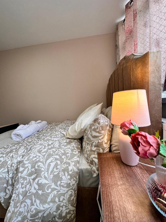 Guest house Canary Wharf Single Double And En-suite London