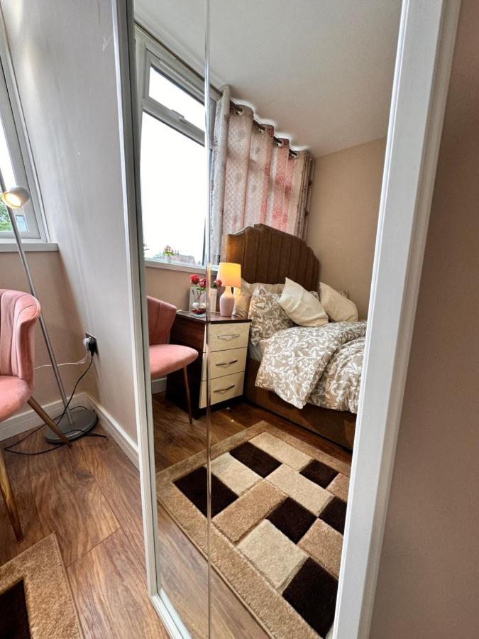 Guest house Canary Wharf Single Double And En-suite London