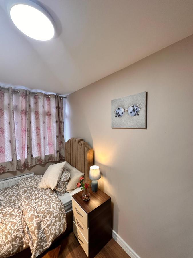 Canary Wharf Single Double And En-suite Guest house London