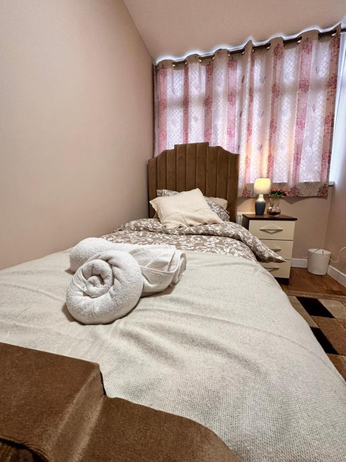 Guest house Canary Wharf Single Double And En-suite London
