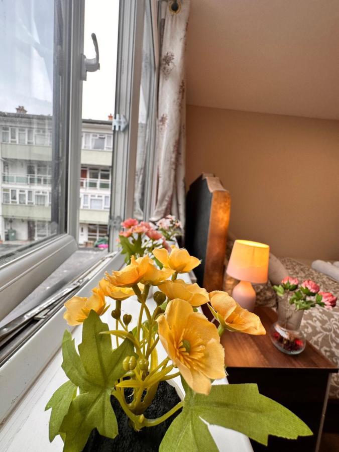 Guest house Canary Wharf Single Double And En-suite London