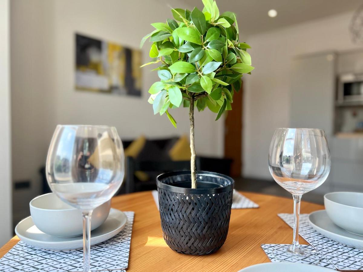 Stunning 2 Bed 2 Bath Luxury Apartment! Londres