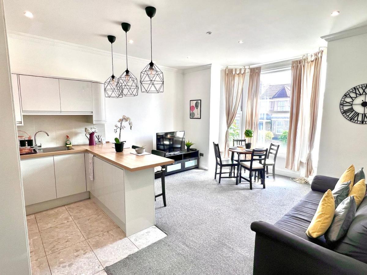 Stunning 2 Bed 2 Bath Luxury Apartment! Londres