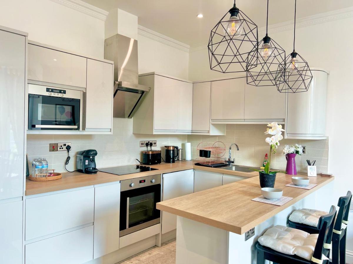 Stunning 2 Bed 2 Bath Luxury Apartment! Londres