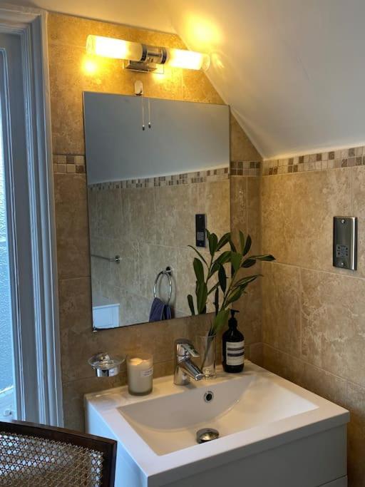 Appartement Three-storey, Renovated 1890s Heritage In Spitalfields Market Londen
