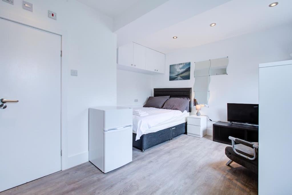 Comfy And Convenient Lewisham With Free Street Parking, Wifi And Quick Access To Sleep 3 Londres