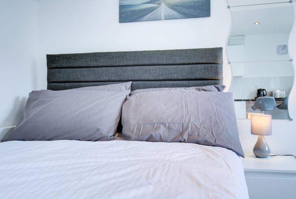 Comfy And Convenient Lewisham With Free Street Parking, Wifi And Quick Access To Sleep 3 * Londres