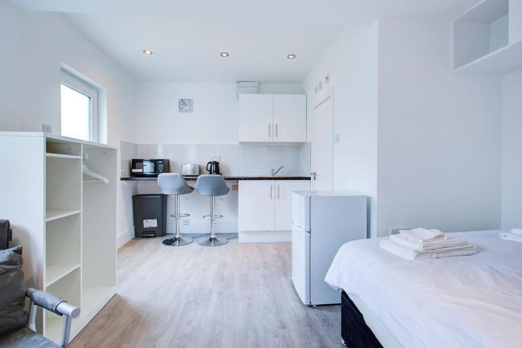 Comfy And Convenient Lewisham With Free Street Parking, Wifi And Quick Access To Sleep 3 Apartamento