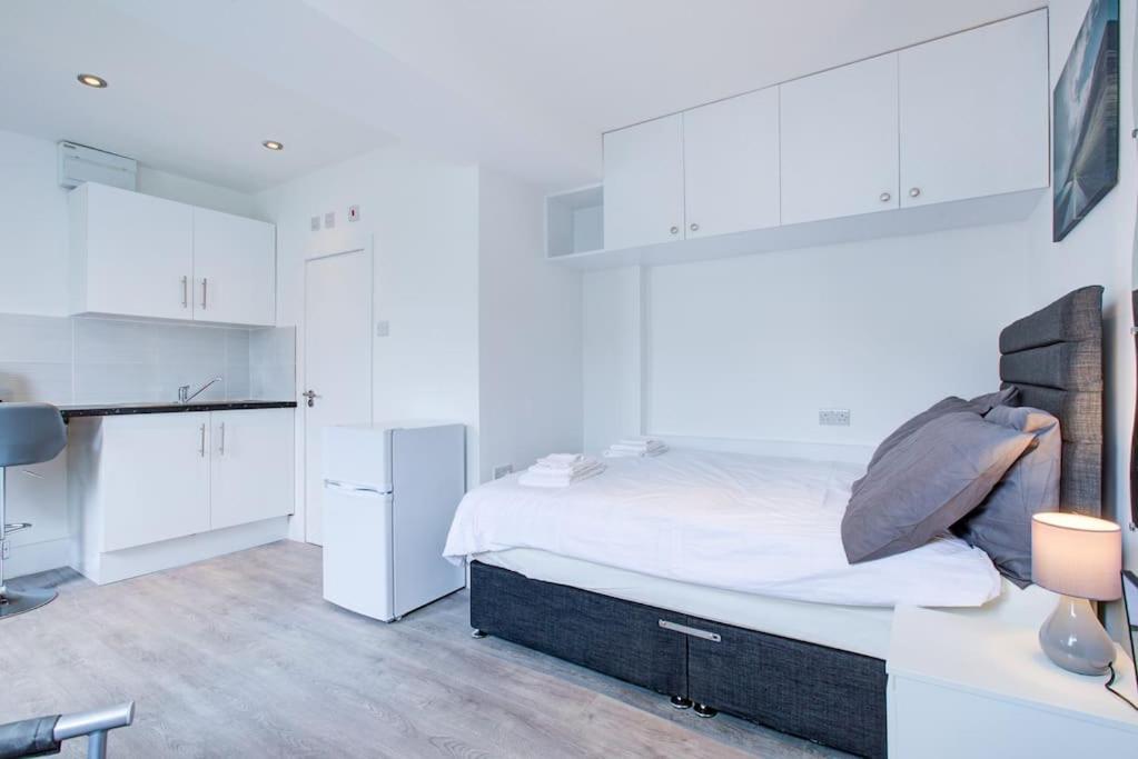 Comfy And Convenient Lewisham With Free Street Parking, Wifi And Quick Access To Sleep 3 Apartamento Londres