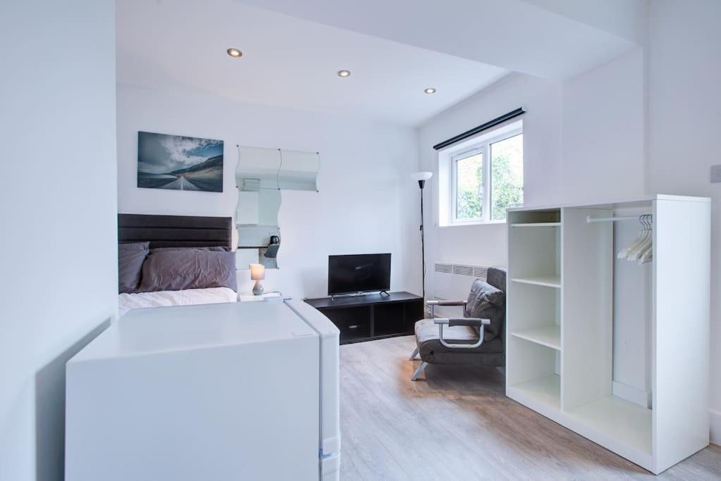 Comfy And Convenient Lewisham With Free Street Parking, Wifi And Quick Access To Sleep 3 * Londres