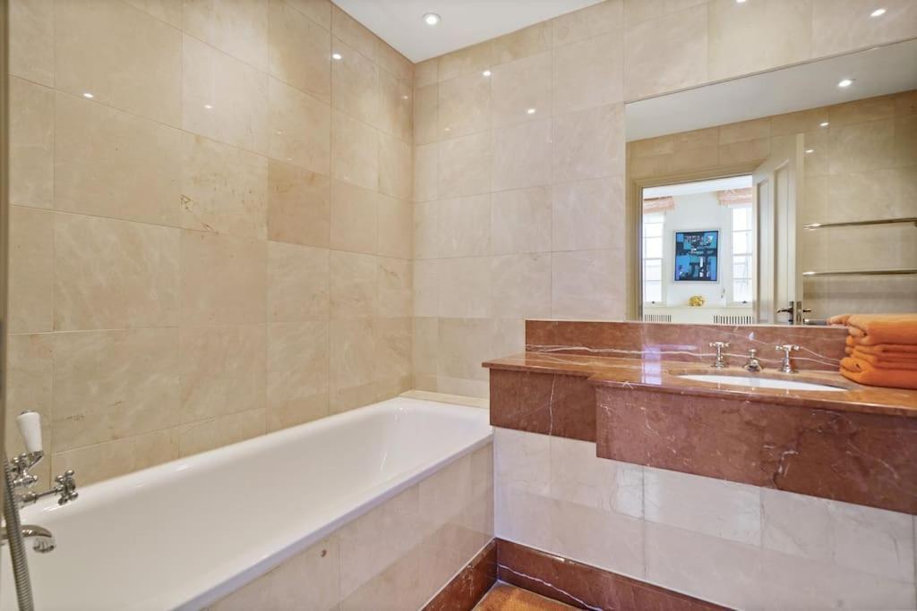 Three Bedroom In Sloane Square
