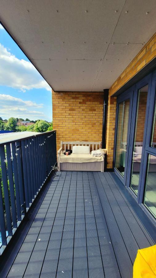Sunny Luxury Skyline Flat Near Alexandra Palace, Tottenham Stadium & Drumsheds Londres