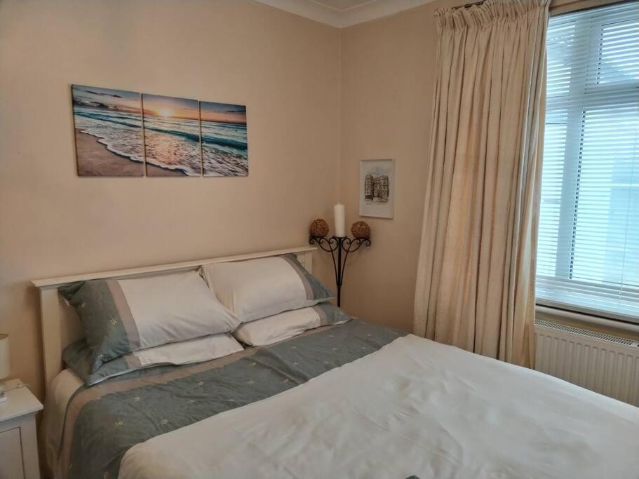 Wembley 2 Bed/2 Bath Modern Apt Apartment