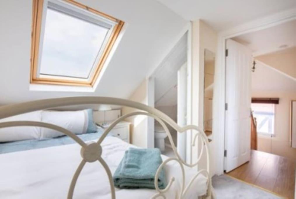 Wembley 2 Bed/2 Bath Modern Apt Apartment London