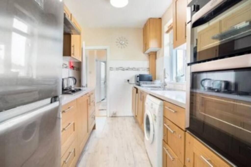 Apartment Wembley 2 Bed/2 Bath Modern Apt *