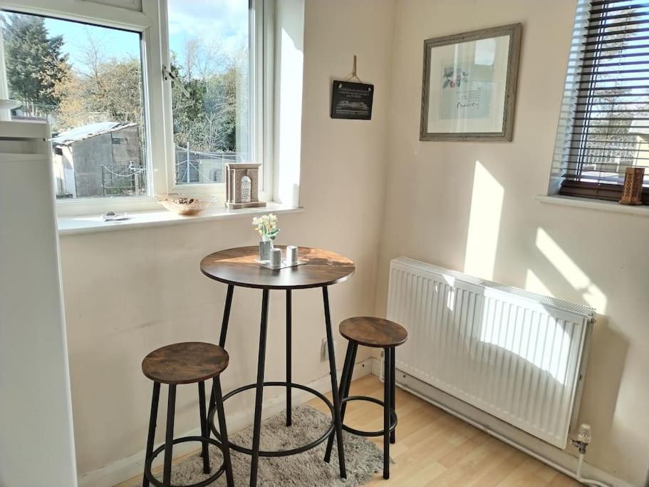Wembley 2 Bed/2 Bath Modern Apt *