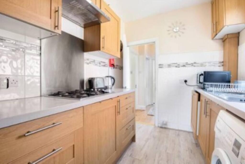 Apartment Wembley 2 Bed/2 Bath Modern Apt *