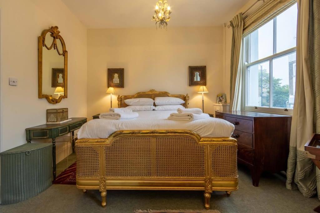 Golborne Road 3 Bedrooms Antique Rooftop Terrace Flat Apartamento