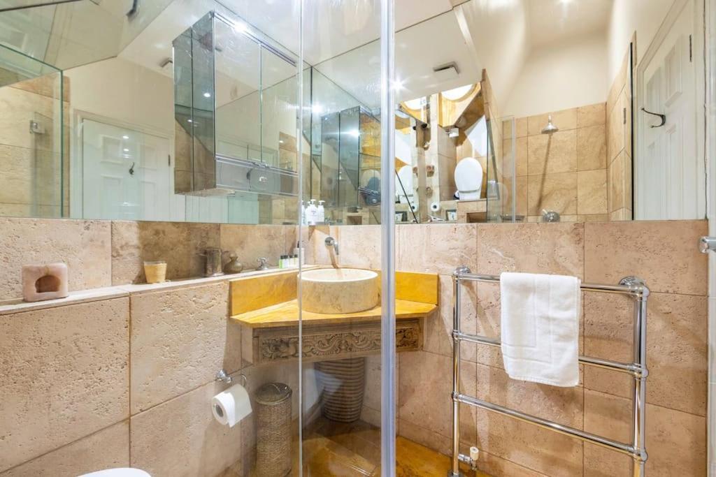 Golborne Road 3 Bedrooms Antique Rooftop Terrace Flat Apartamento