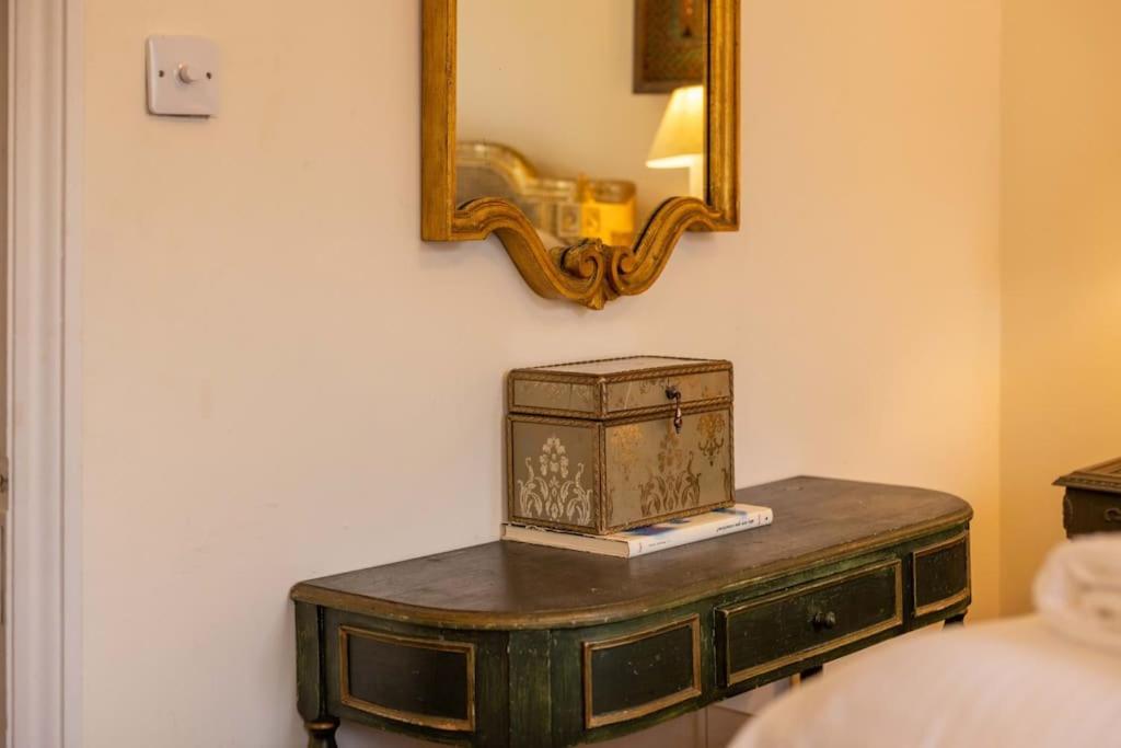 Golborne Road 3 Bedrooms Antique Rooftop Terrace Flat * Londres