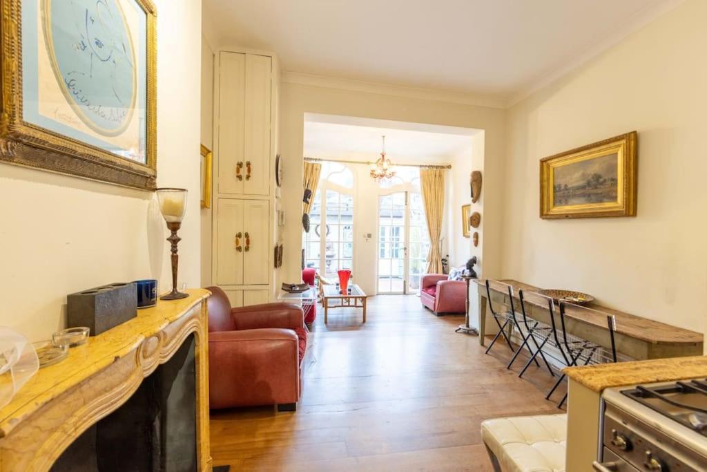 Golborne Road 3 Bedrooms Antique Rooftop Terrace Flat * Londres