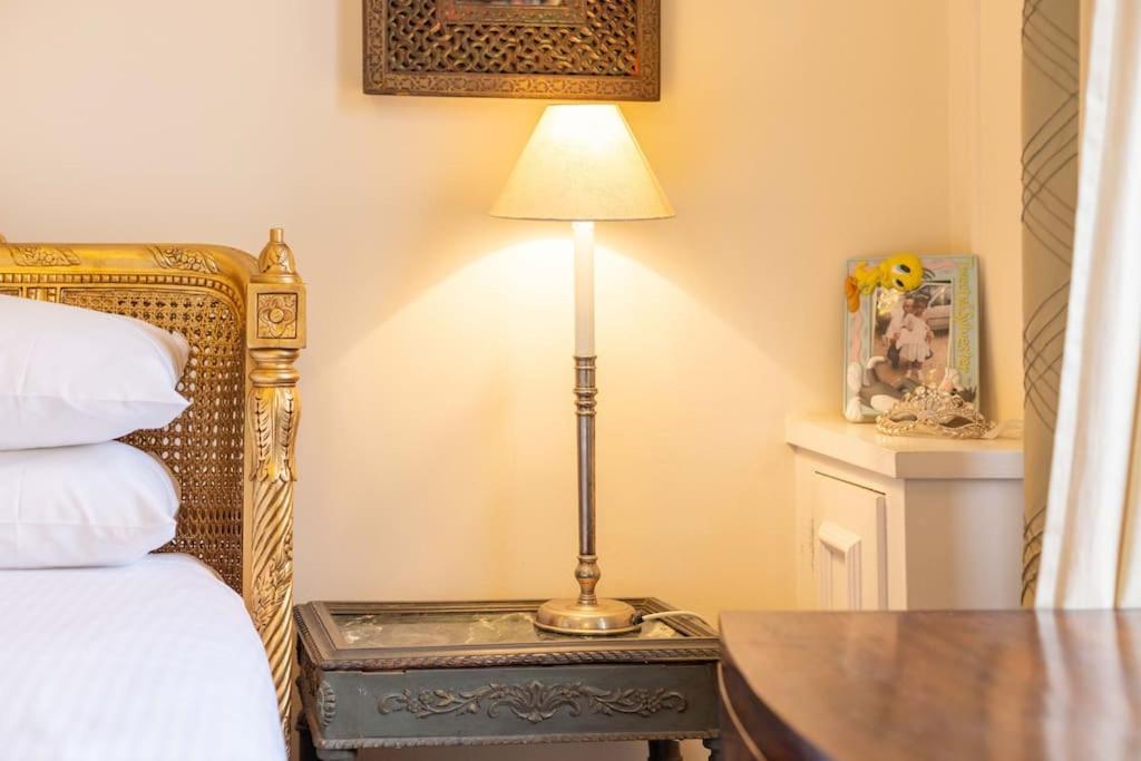 Golborne Road 3 Bedrooms Antique Rooftop Terrace Flat Apartamento