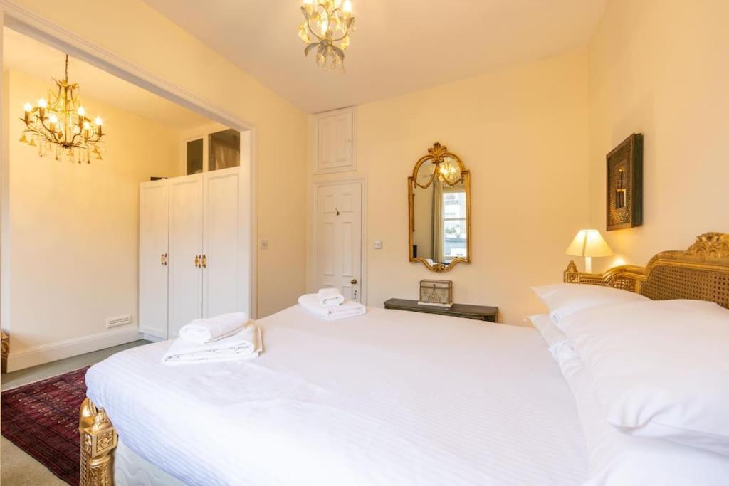 Golborne Road 3 Bedrooms Antique Rooftop Terrace Flat *