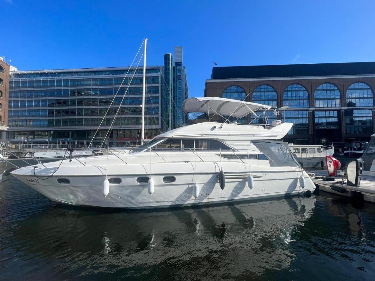 Bateau-hôtel Yacht -central St Kats Dock Tower Bridge Londres