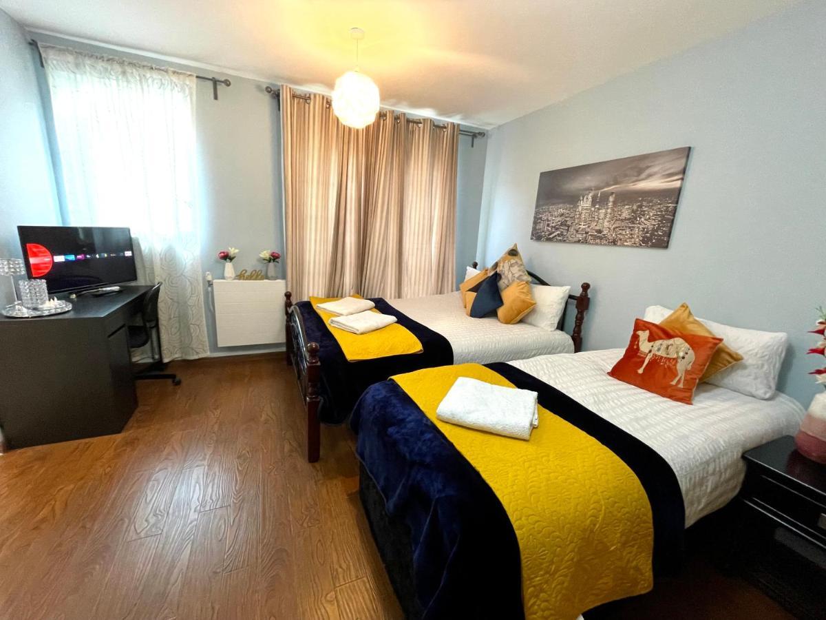 Stratford Luxury House, 5 Minutes Walk Station, Westfield, 3 Bedrooms 3 Bathrooms, Reception, Garden, Parking Appartement Londres
