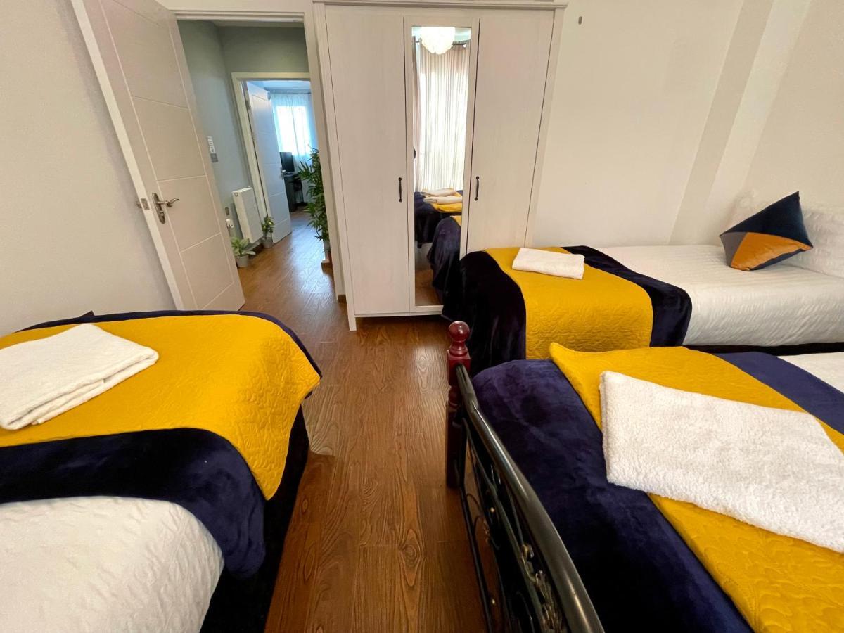 Stratford Luxury House, 5 Minutes Walk Station, Westfield, 3 Bedrooms 3 Bathrooms, Reception, Garden, Parking Appartement