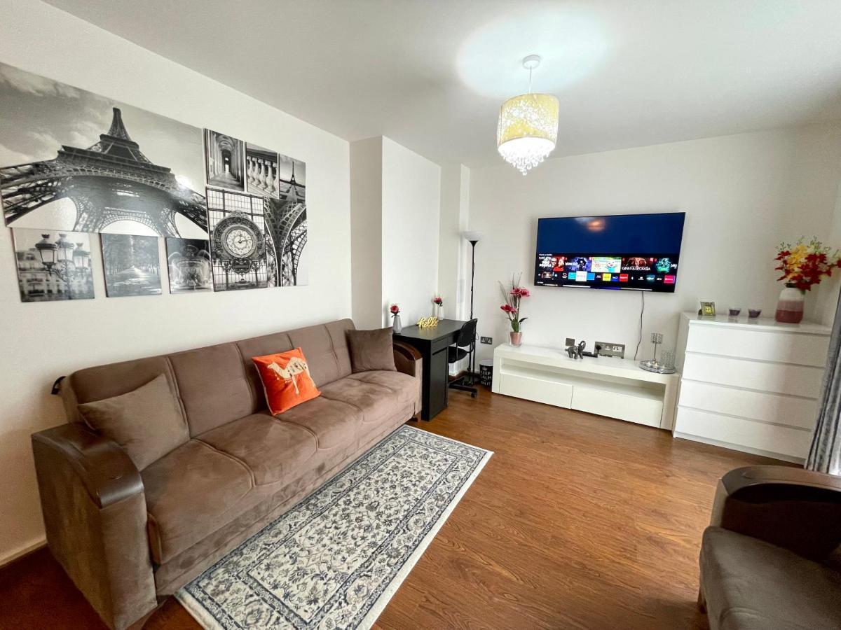 Stratford Luxury House, 5 Minutes Walk Station, Westfield, 3 Bedrooms 3 Bathrooms, Reception, Garden, Parking Appartement Londres