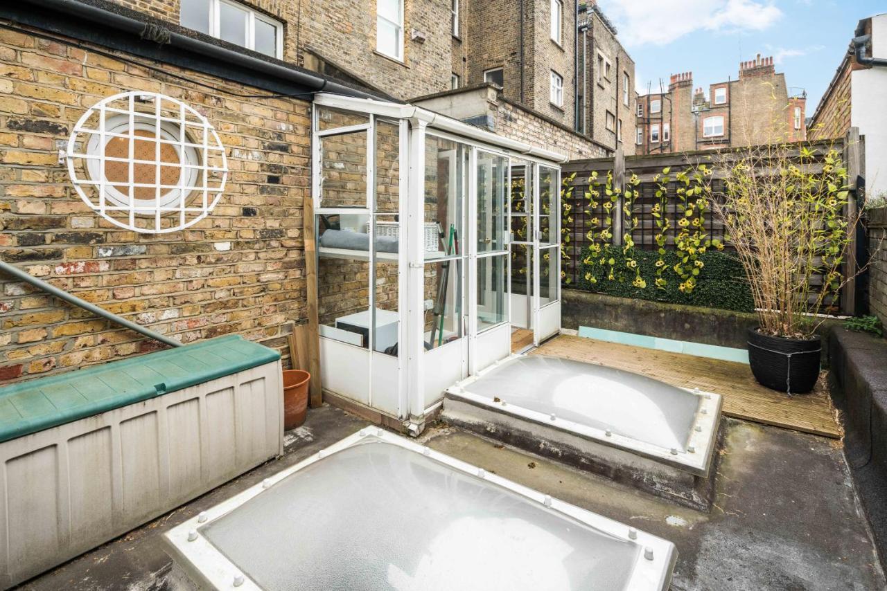 Superb Chelsea Rare Find With Patio 2 Min From Tube Apartment *