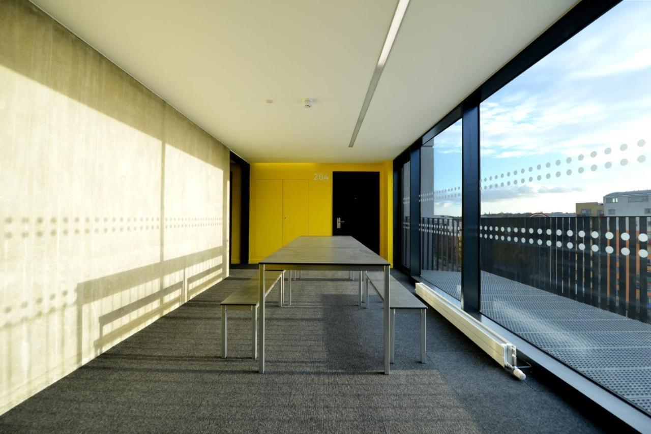 Apartment For Students Only Spacious At Flinders House Located In *