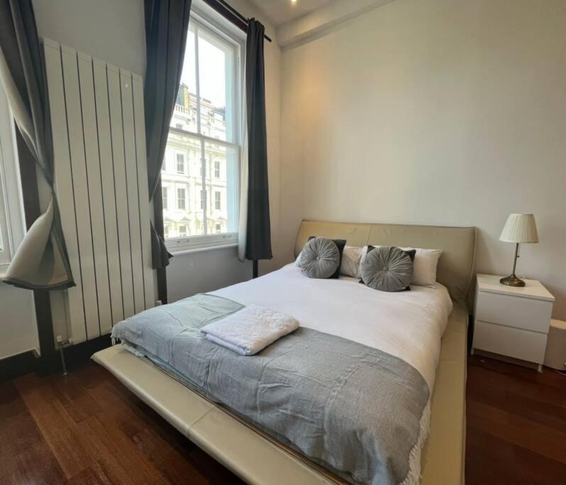 Apartment Kensington Heights London