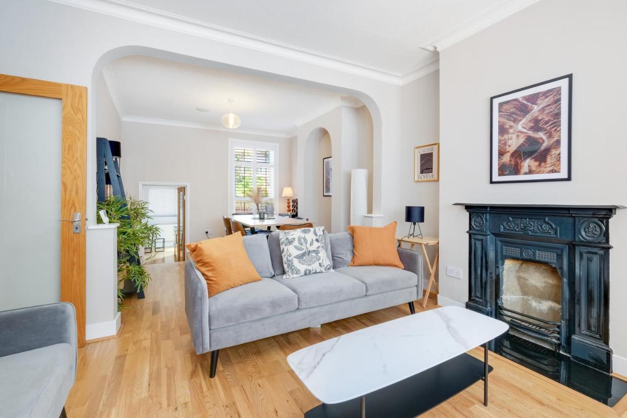 Luxury 3 Bedroom 2 Bathroom House, Fulham By 360stays Ferienhaus London